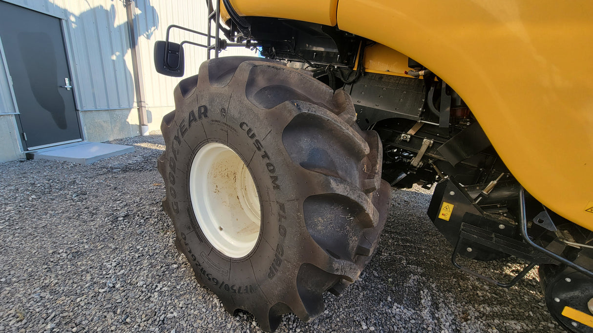 0 New Holland CR10-9 U - True Ag & Turf