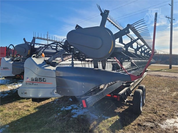 2013 Gleaner GL9250-35 Used - True Ag & Turf